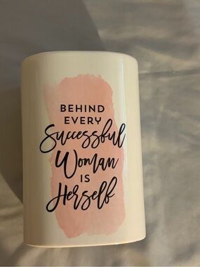 Women’s Makeup Brush Holder